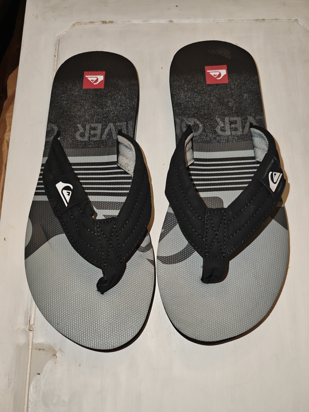 Quiksilver Men’s Black/Gray Foam Flip Flops Brand New